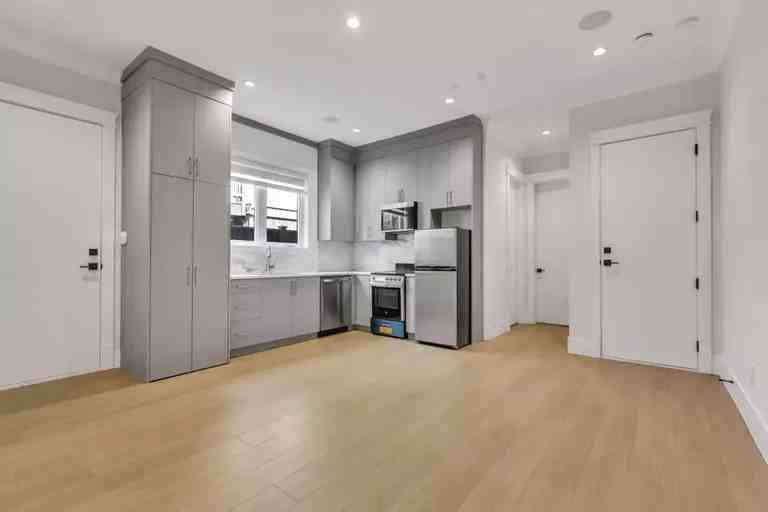 10491 Algonquin Dr - Photo 3 of 10