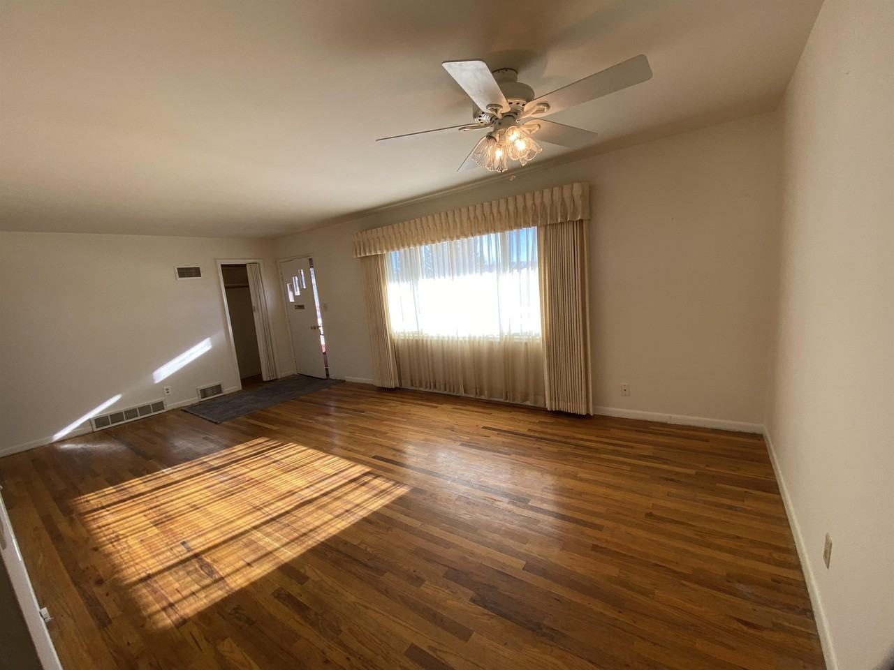 225 La Paloma Drive - Photo 3 of 47