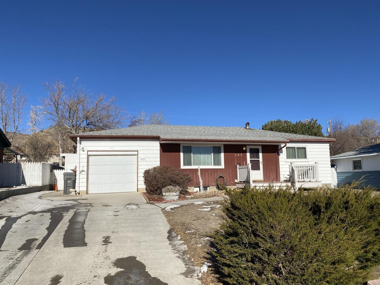 225 La Paloma Dr - Photo 3 of 47