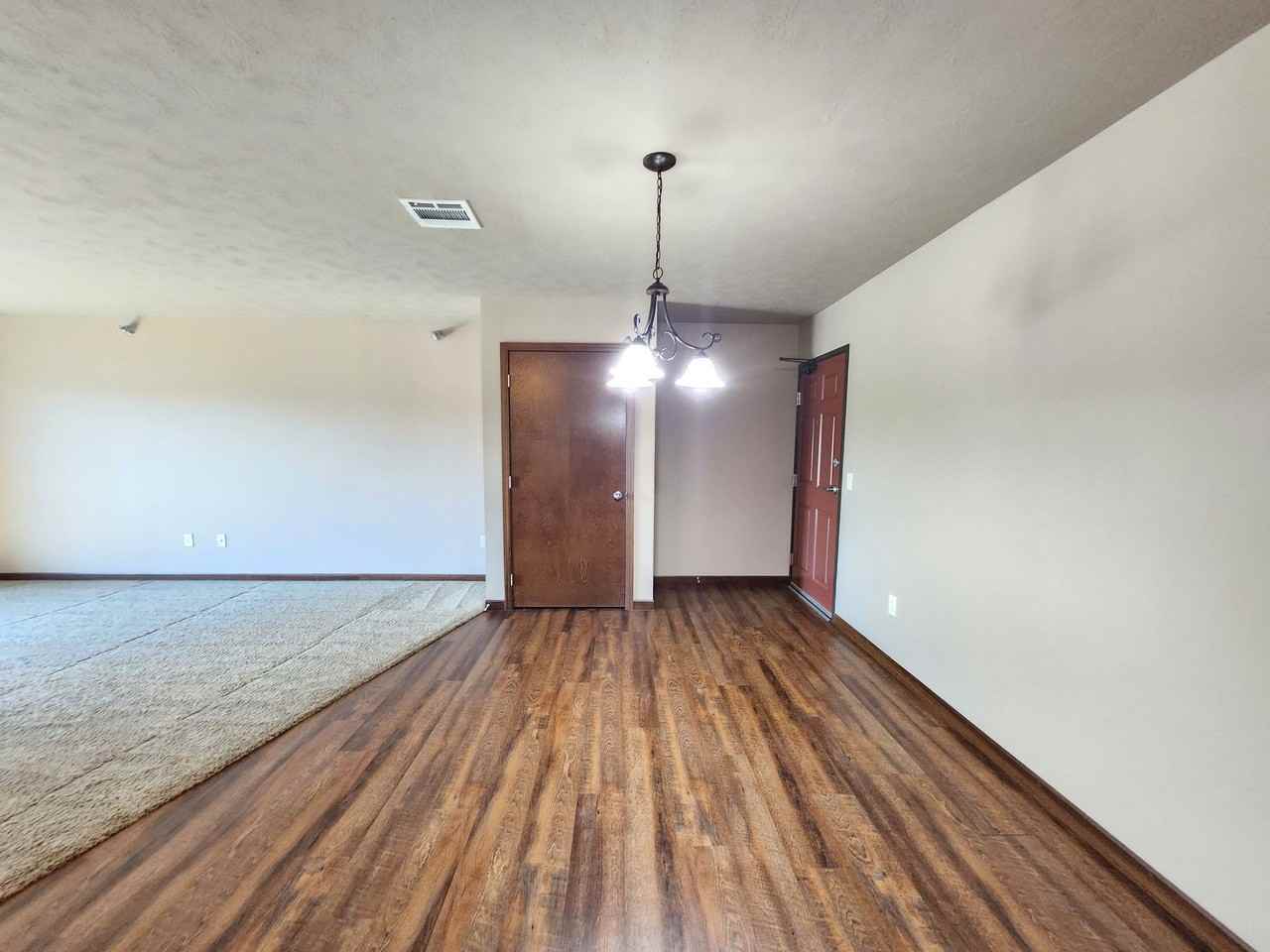 PRAIRIE POINTE APARTMENTS - Photo 4 of 15