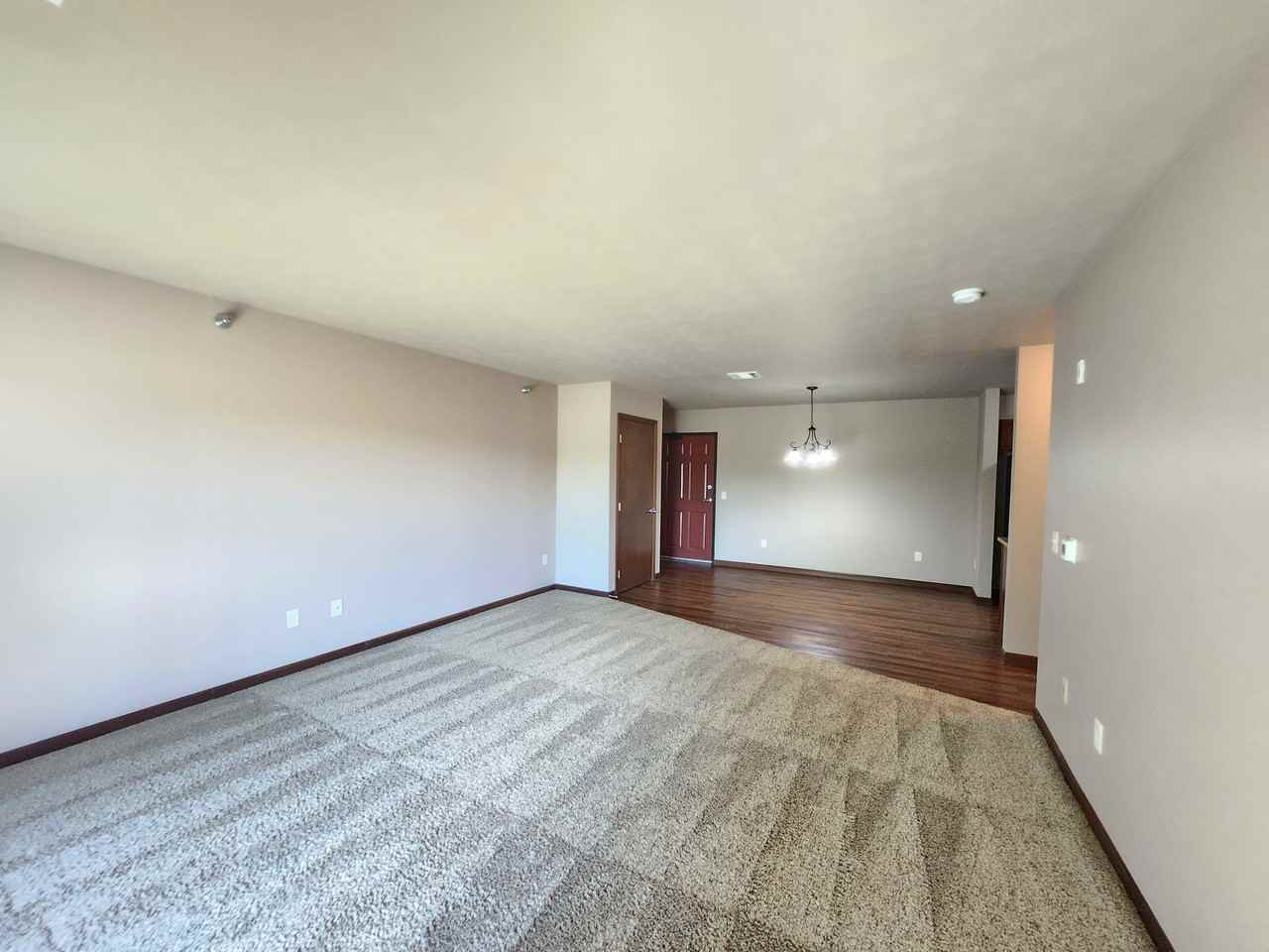 PRAIRIE POINTE APARTMENTS - Photo 5 of 15