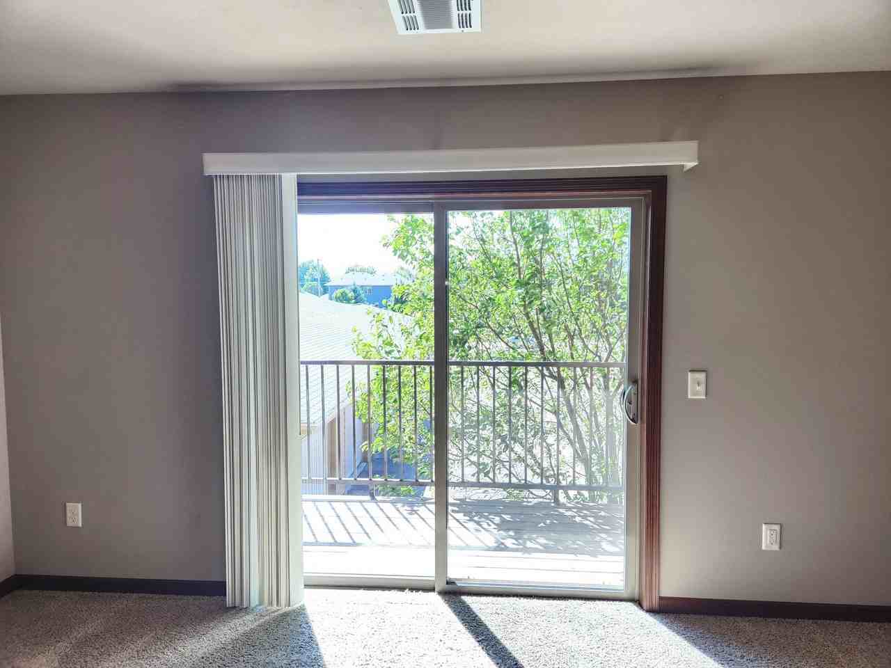 PRAIRIE POINTE APARTMENTS - Photo 7 of 15