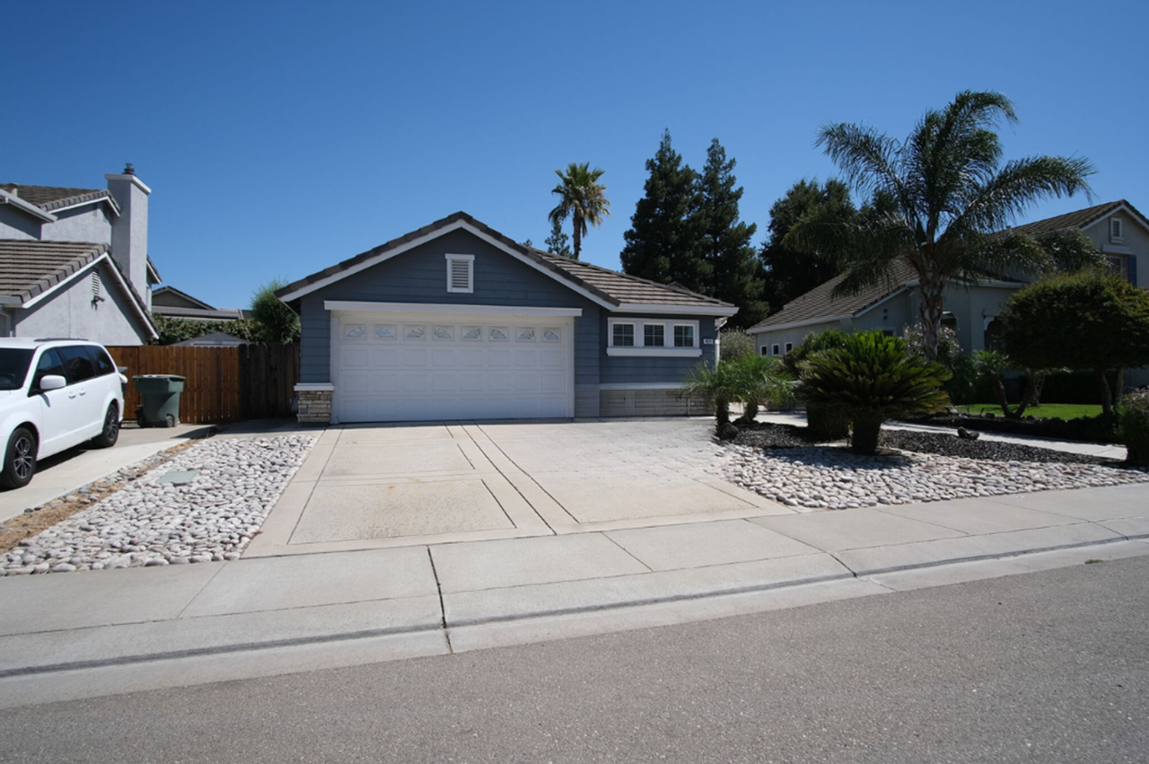 434 Meyenberg Ave - Photo 2 of 30