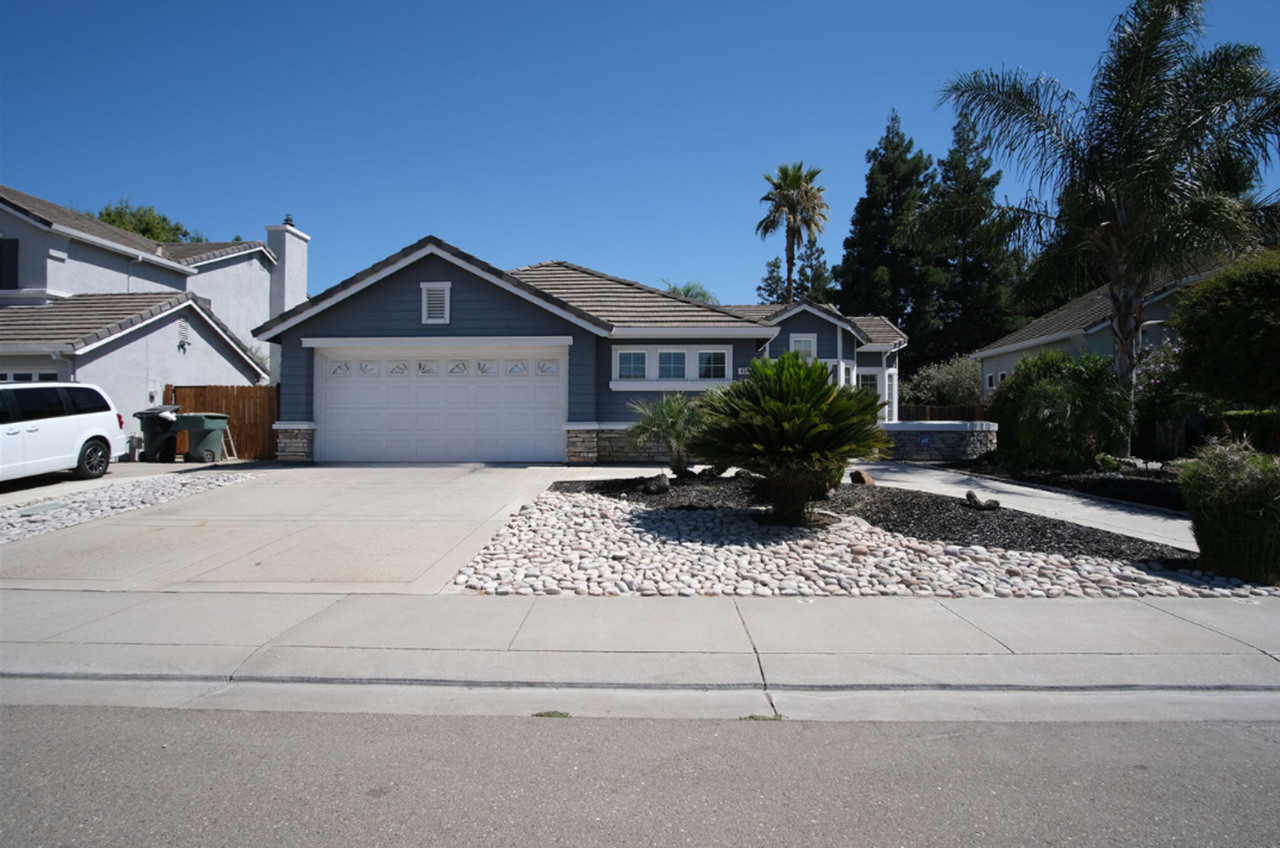 434 Meyenberg Ave - Photo 3 of 30