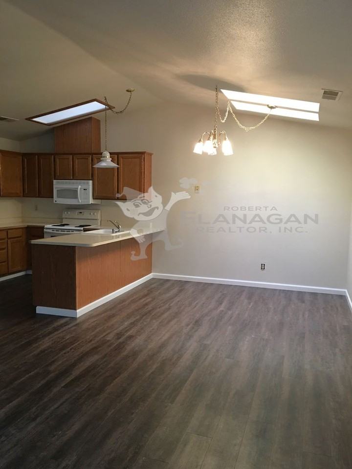 3057 W Queens Cir - Photo 2 of 6