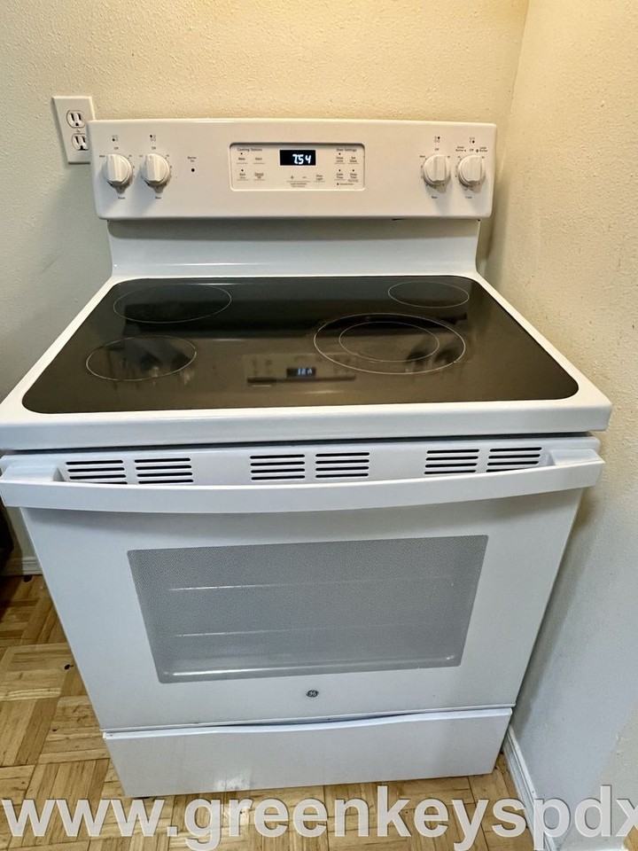 12047 Southeast Boise Street - Photo 7 of 22