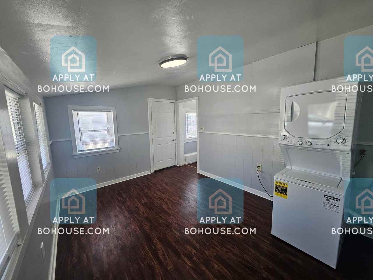 7411 Bradbury Ave - Photo 2 of 13