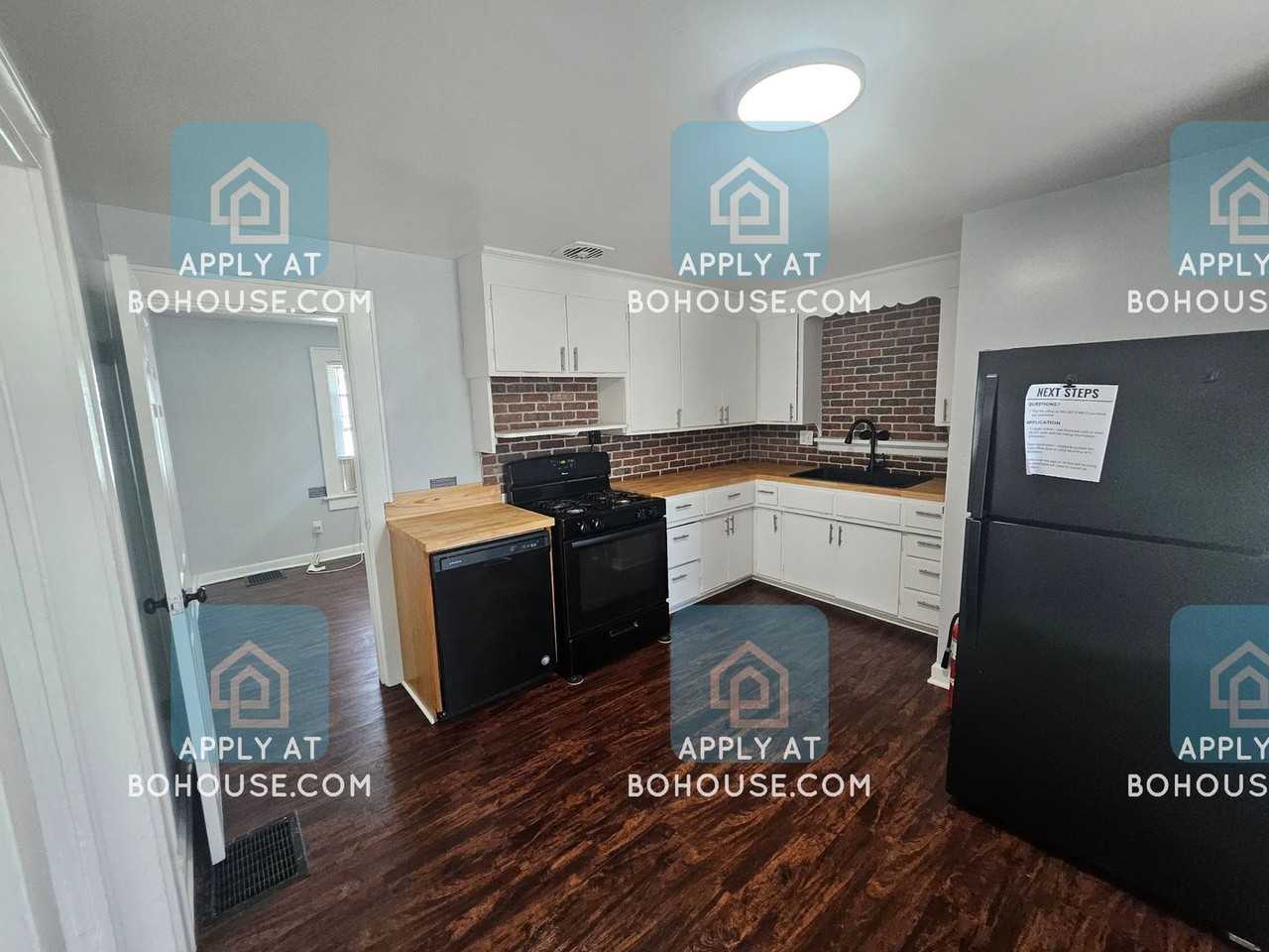 7411 Bradbury Ave - Photo 3 of 13