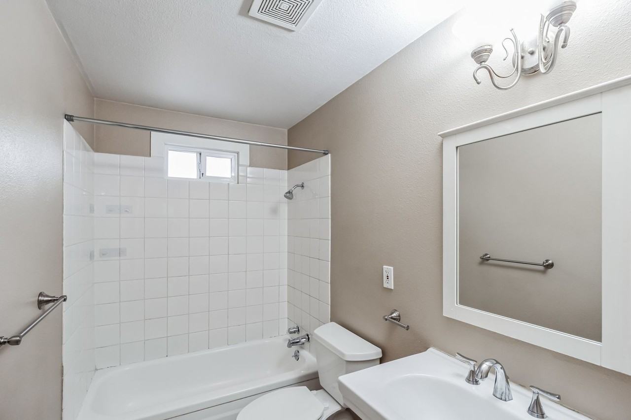 956 Nw Donelson St - Photo 3 of 25