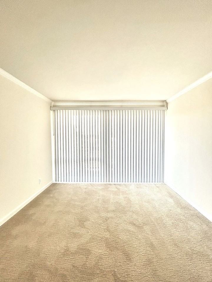 1101 Village Dr #10 - Photo 4 of 9