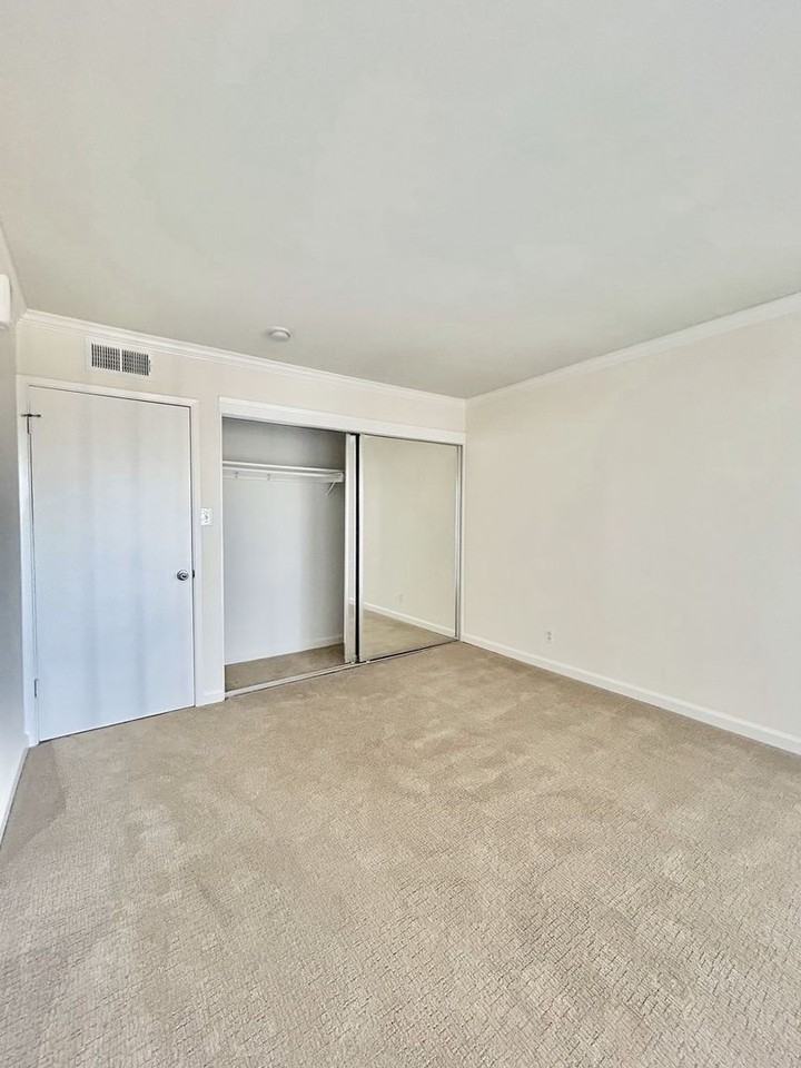 1101 Village Dr #10 - Photo 5 of 9