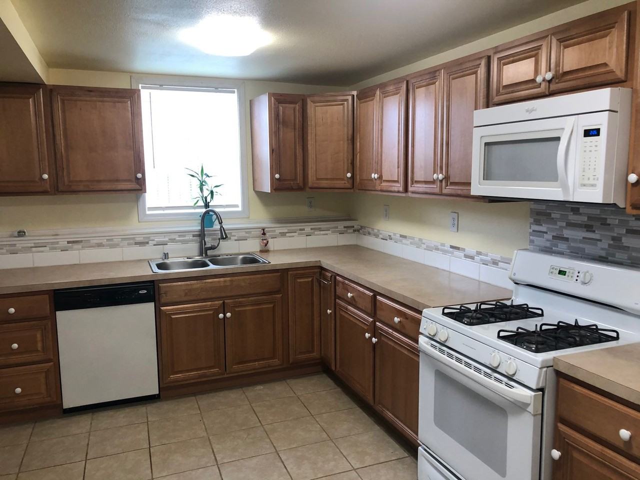 705 N 15th St - Photo 2 of 7
