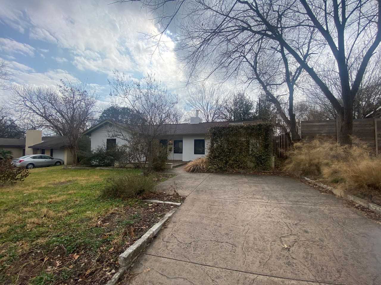 1709 E 38th St - Photo 2 of 21