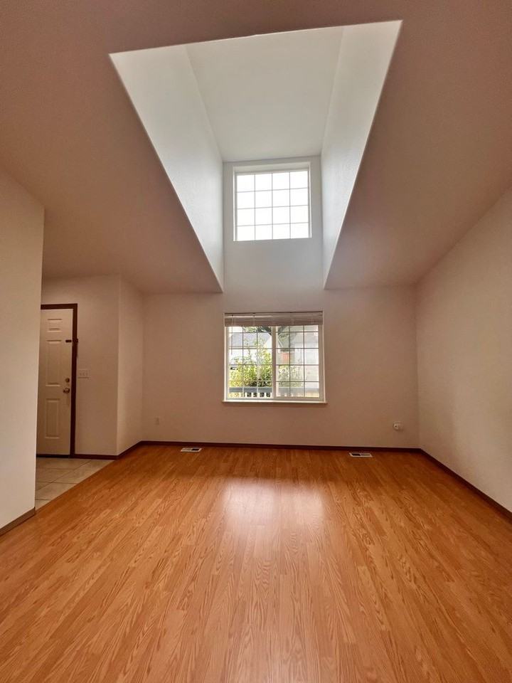 392 Klinger St - Photo 2 of 20