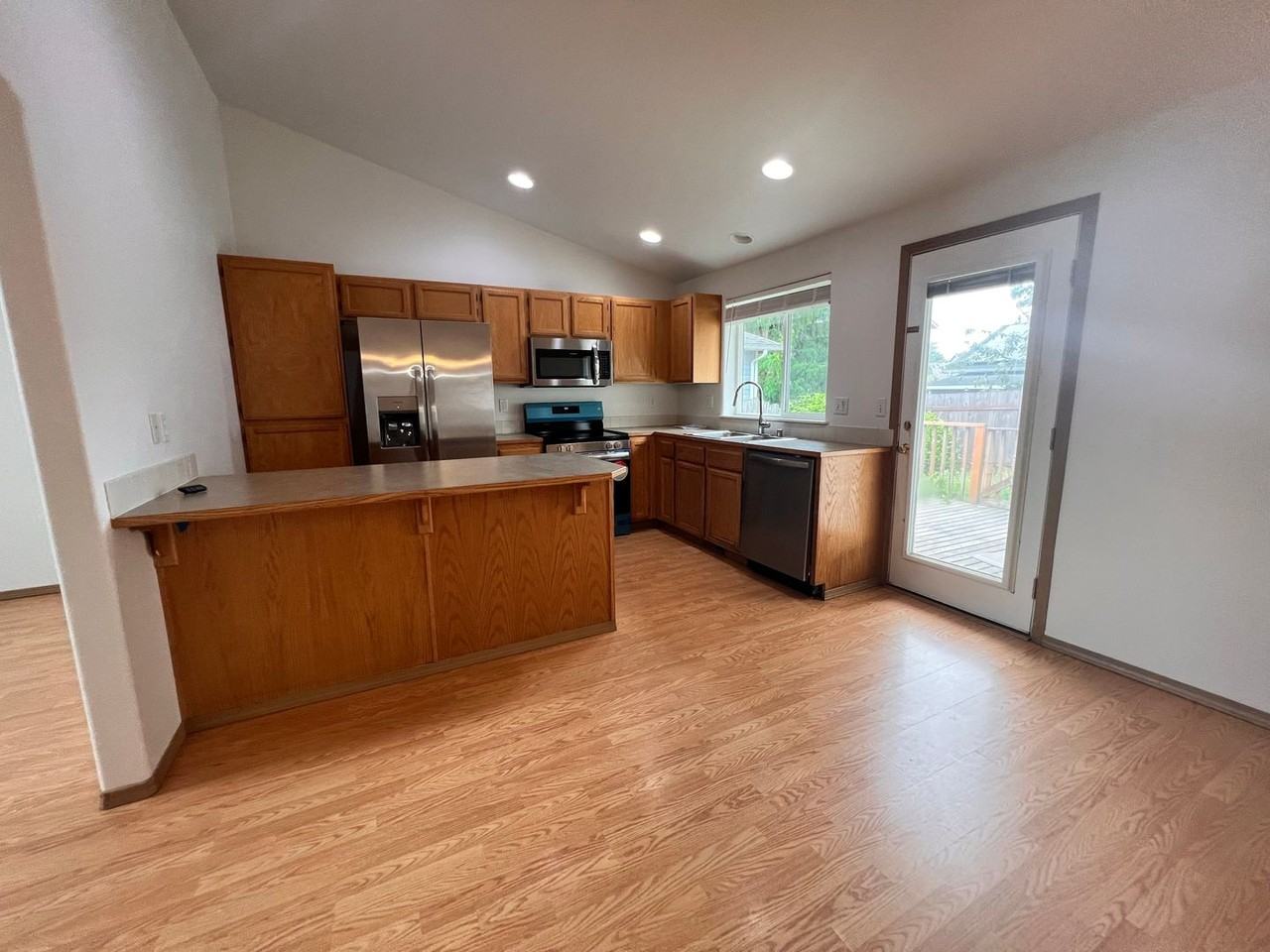 392 Klinger St - Photo 3 of 20