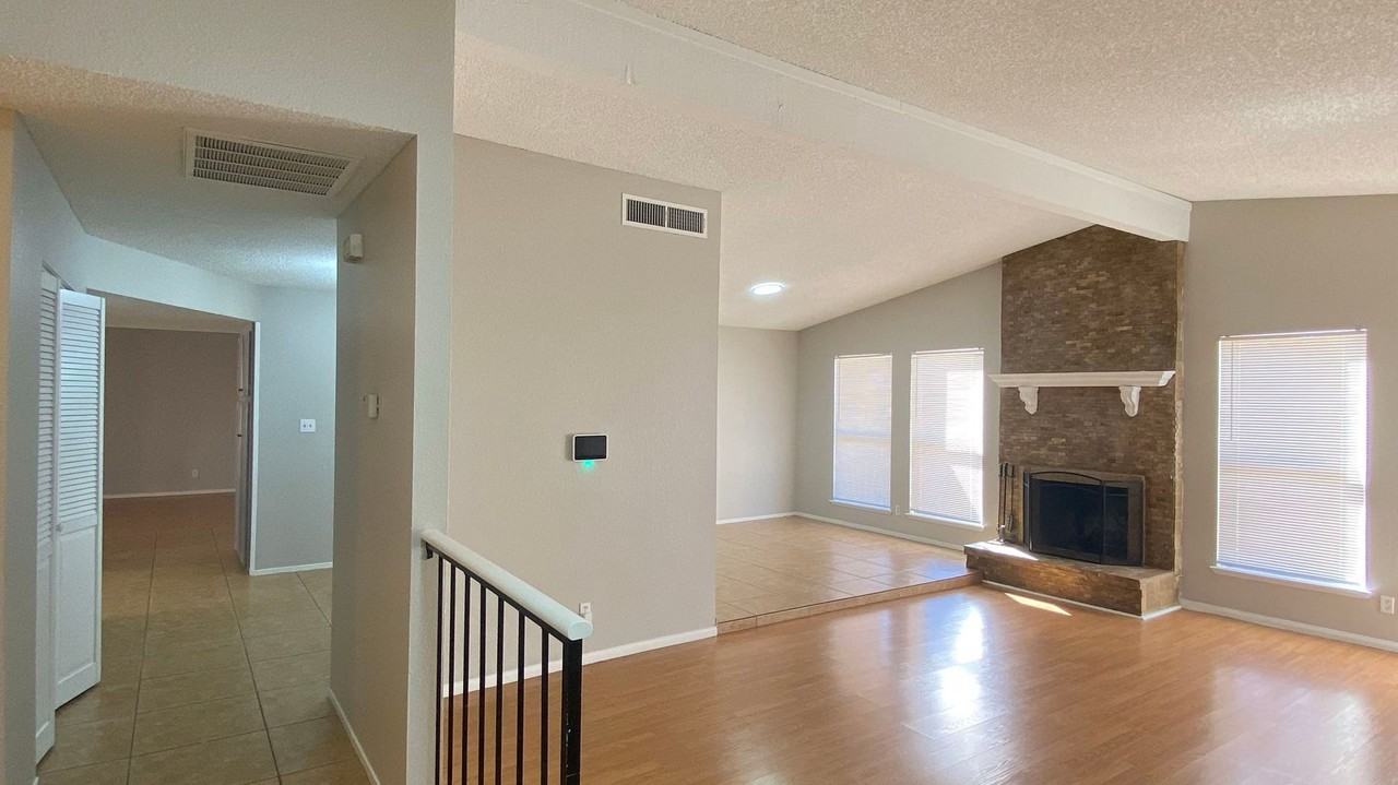 8740 Cremona Dr - Photo 6 of 24