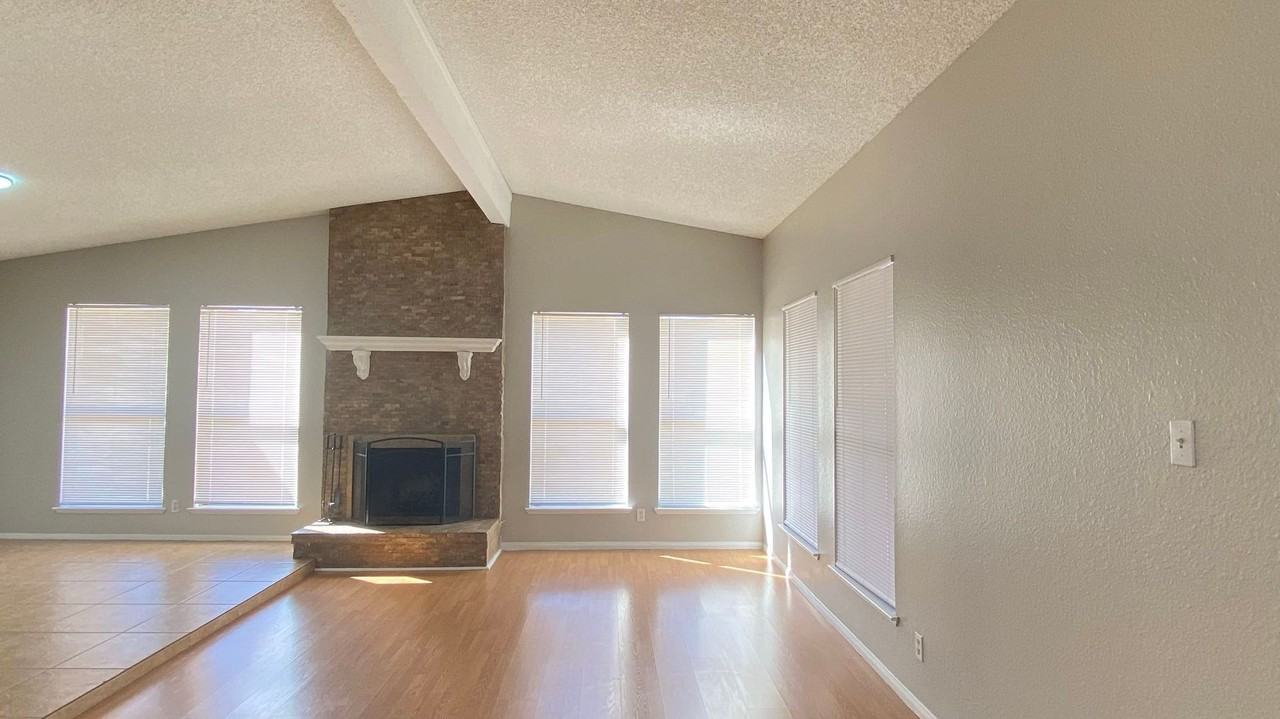 8740 Cremona Dr - Photo 7 of 24