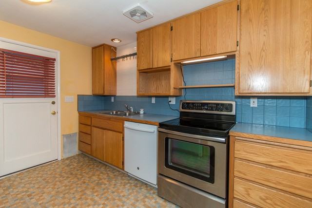 1577 Beebe Ln - Photo 3 of 8