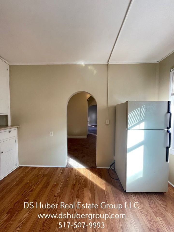 1019 N Walnut Street Lower, Lansing, MI 48906 - Photo 2 of 9