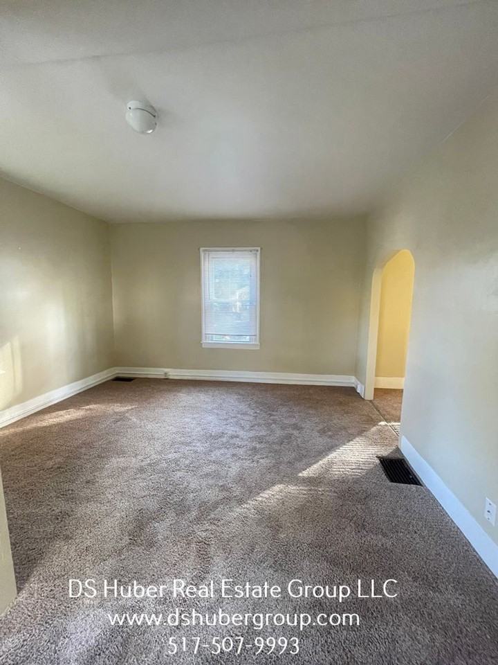 1019 N Walnut Street Lower, Lansing, MI 48906 - Photo 3 of 9