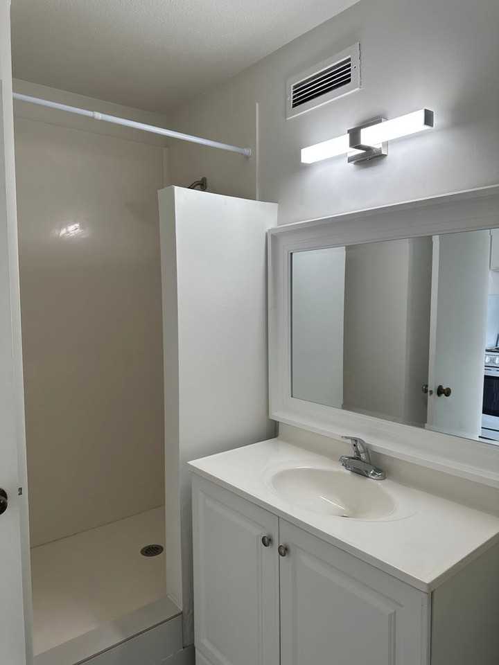 1710 Makiki St #706 - Photo 6 of 12