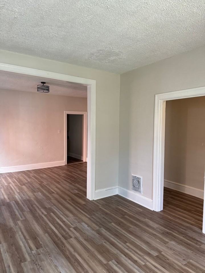 (8) 216 - Photo 2 of 22