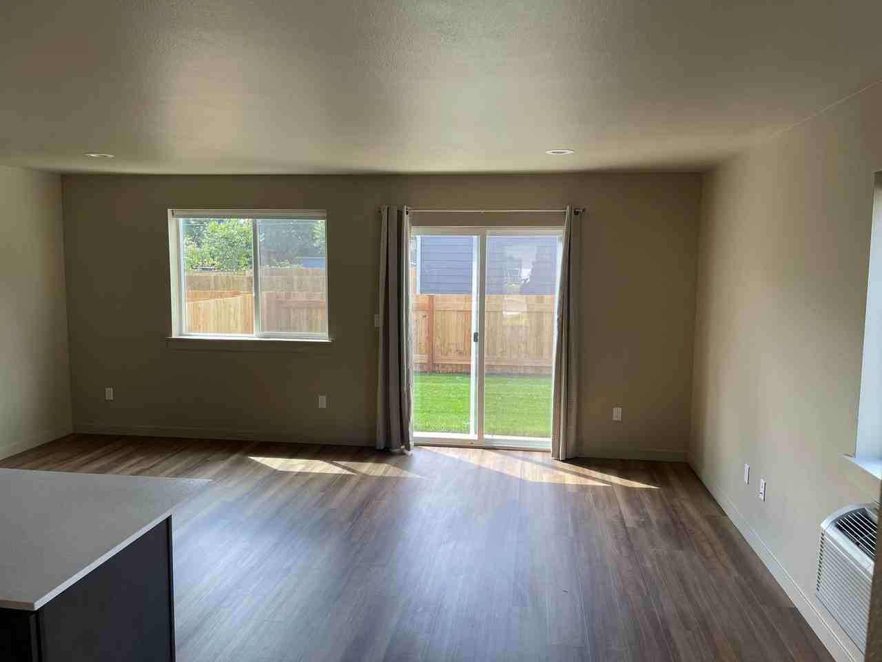 194 Hiatt St #194 - Photo 3 of 18