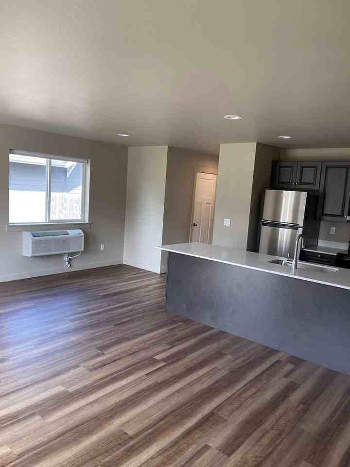 194 Hiatt St #194 - Photo 6 of 18