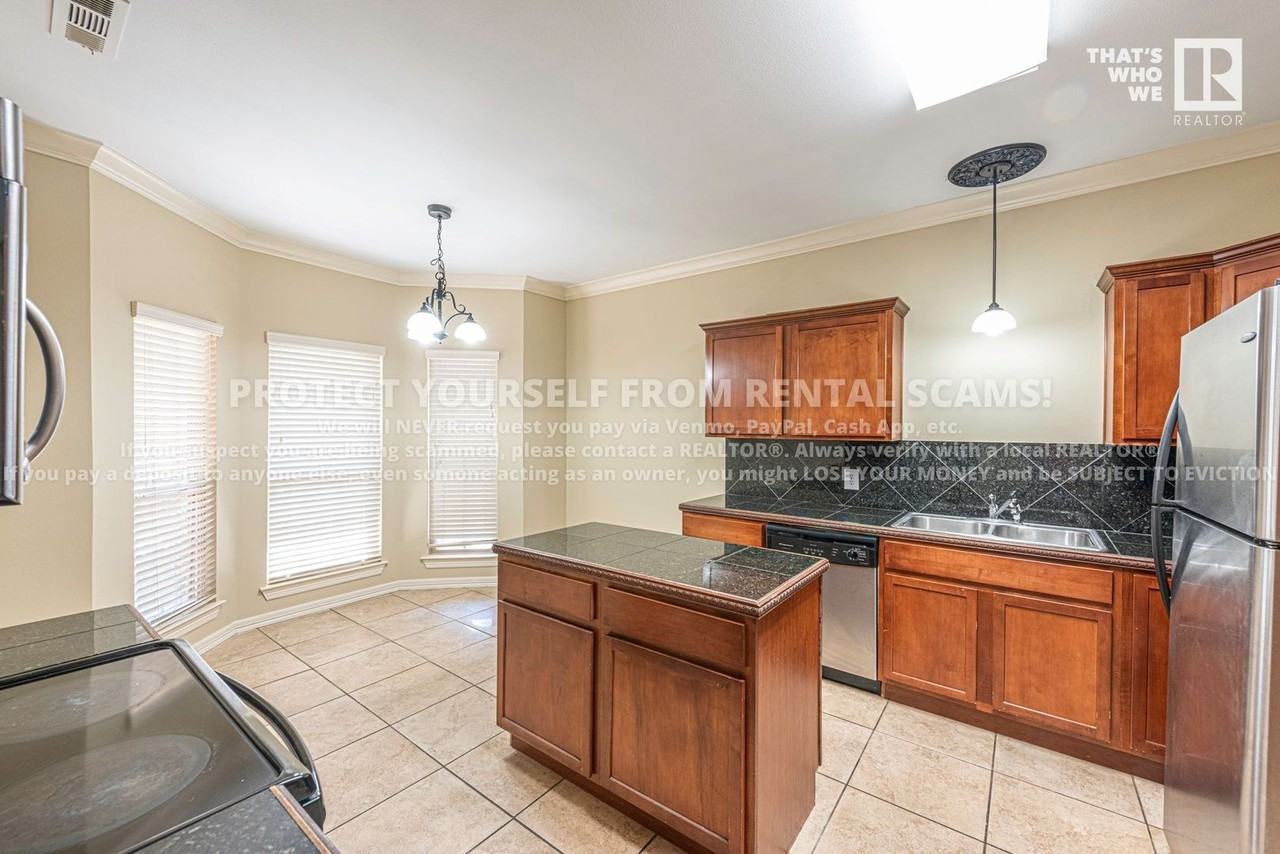 519 S Pierremont Dr - Photo 7 of 22