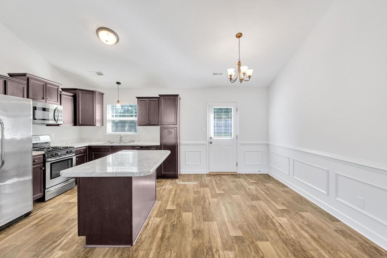 104 Sparrow Point Ln - Photo 2 of 21