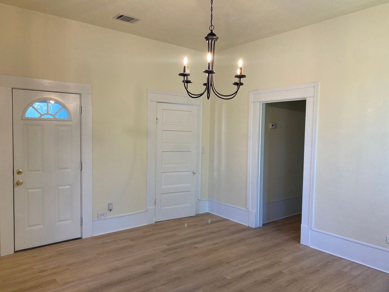 1025 S Pine St - Photo 3 of 15