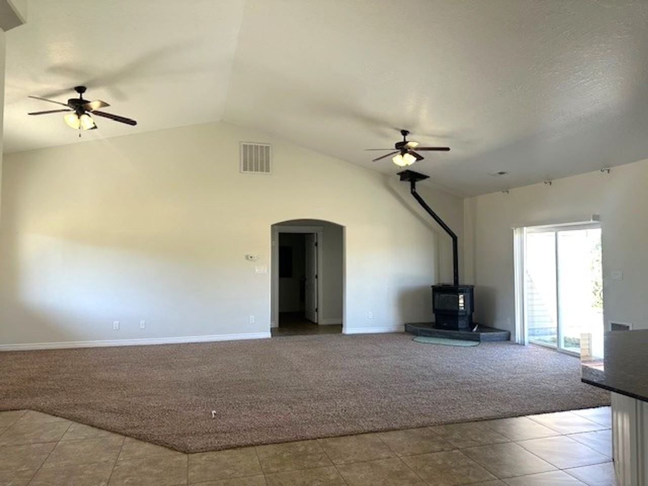 733 Parkridge Pkwy - Photo 2 of 16