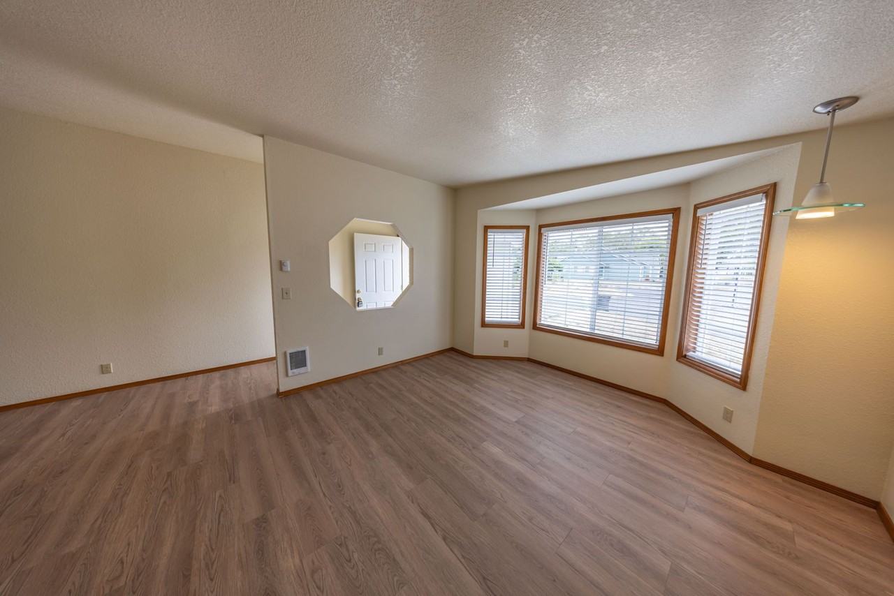 8416 Ne Starflower Ct - Photo 5 of 18