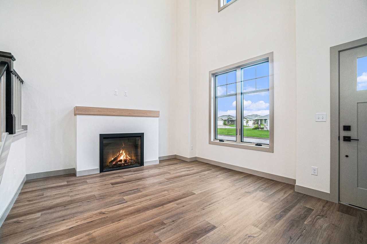 8607 W Shoreline Pl - Photo 2 of 26