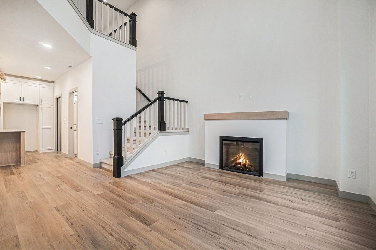 8607 W Shoreline Pl - Photo 3 of 26