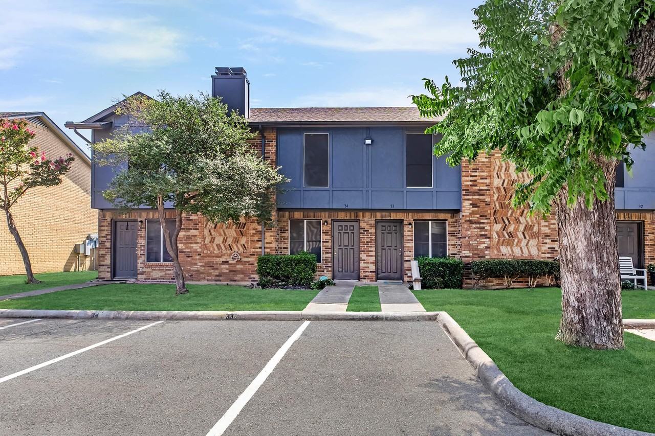 Fox Bend Townhomes - Photo 3 of 8