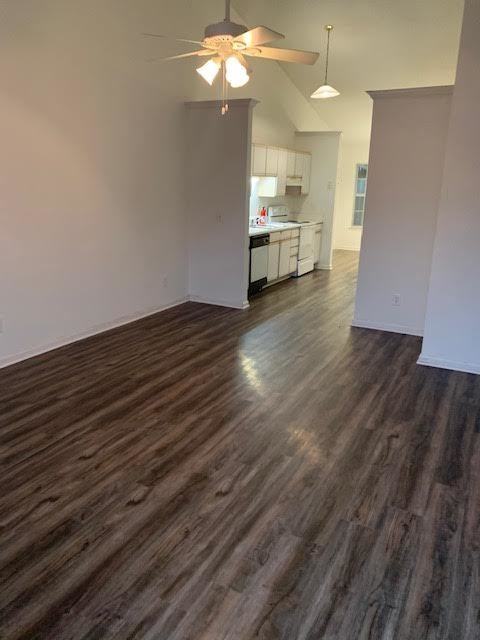 2704 Bluff View Dr #B - Photo 3 of 16