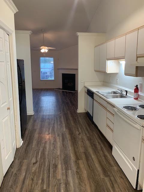 2704 Bluff View Dr #B - Photo 4 of 16