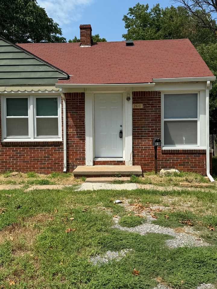 2610 E Grail St - Photo 2 of 8