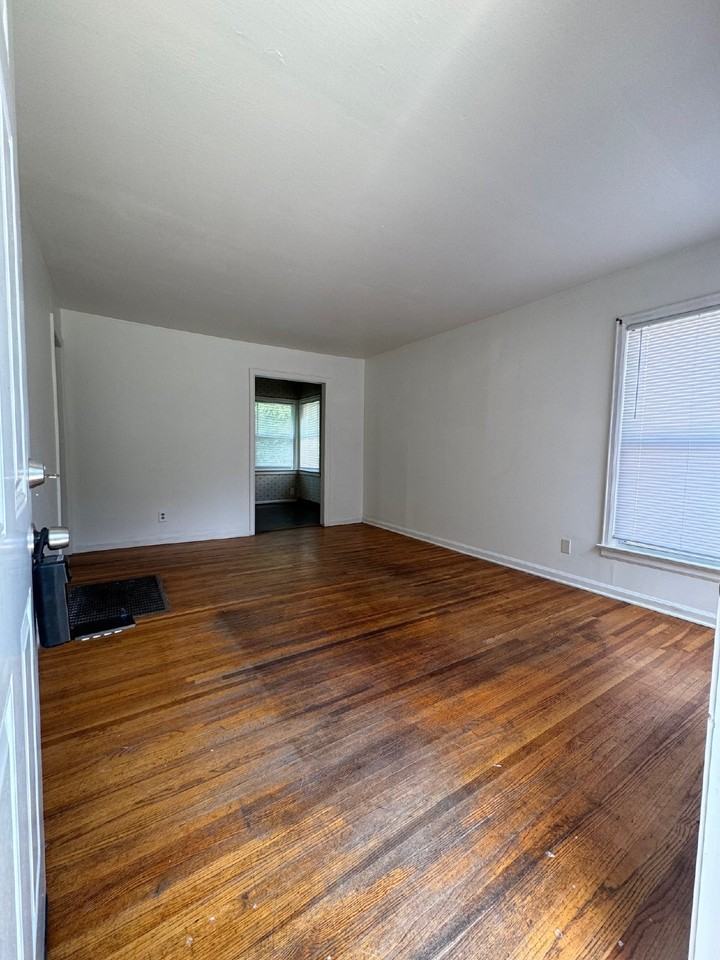 2610 E Grail St - Photo 3 of 8