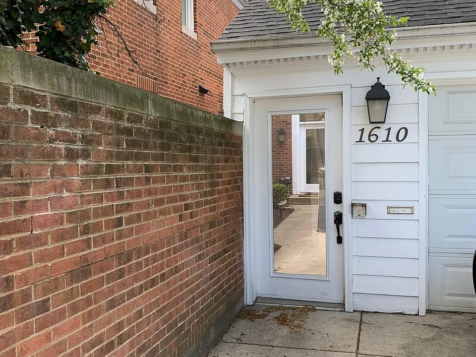 1610 N Larrabee St #1 - Photo 5 of 14