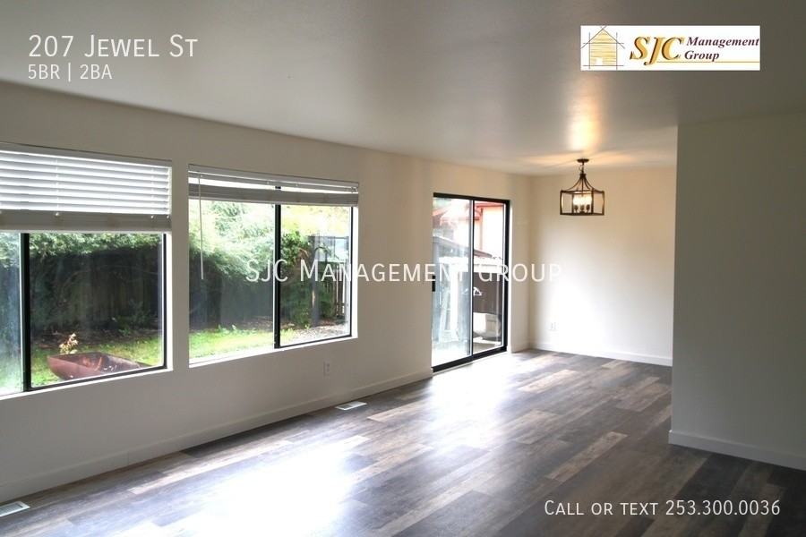 207 Jewell St - Photo 2 of 18