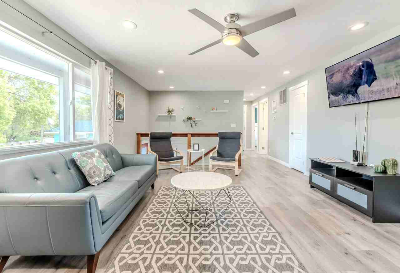 3597 W Alpine St - Photo 2 of 15