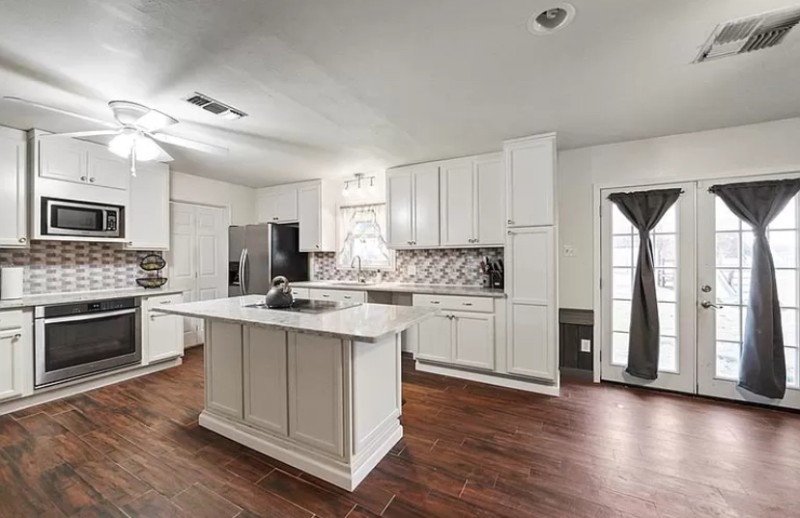 5610 Fenske Ln - Photo 3 of 16