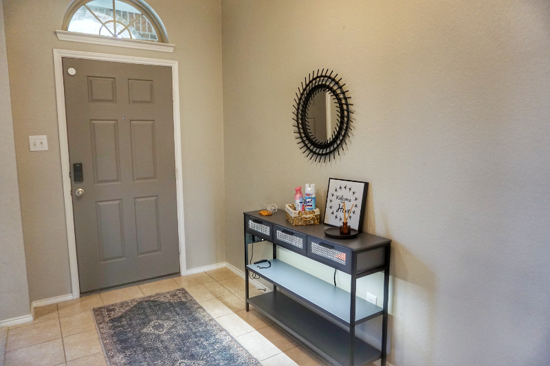 9412 Caliente Dr - Photo 3 of 27