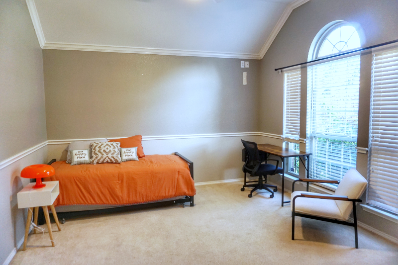 9412 Caliente Dr - Photo 5 of 27