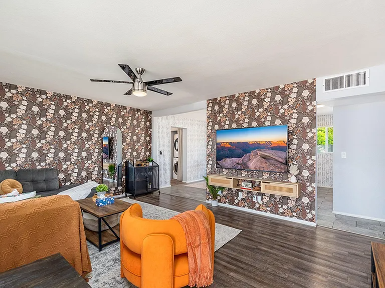 7414 E Moreland St - Photo 3 of 22