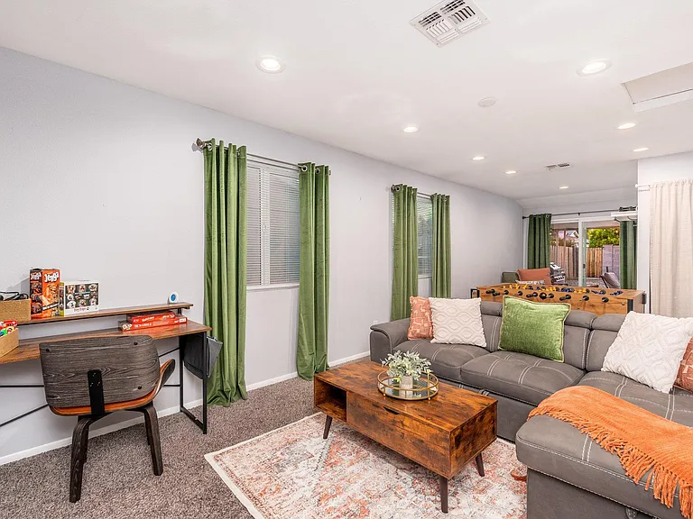 7414 E Moreland St - Photo 4 of 22