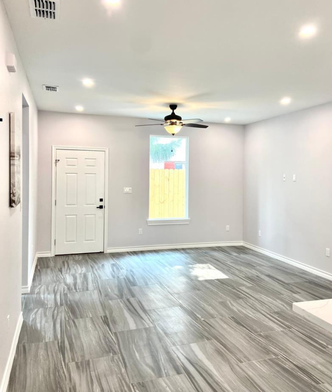 1006 Escondido Ln E - Photo 4 of 6