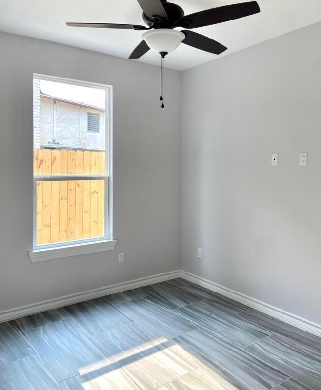 1006 Escondido Ln E - Photo 5 of 6